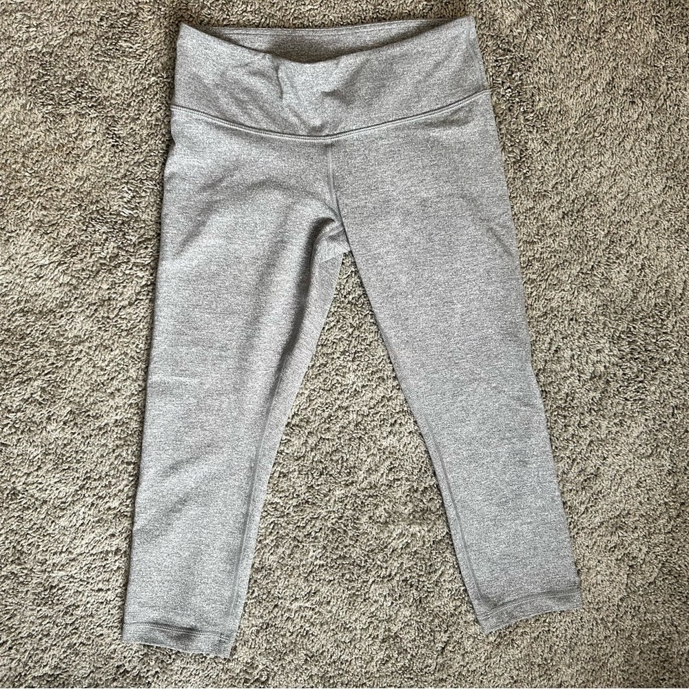 Lululemon Cropped Yoga Pants/Leggings